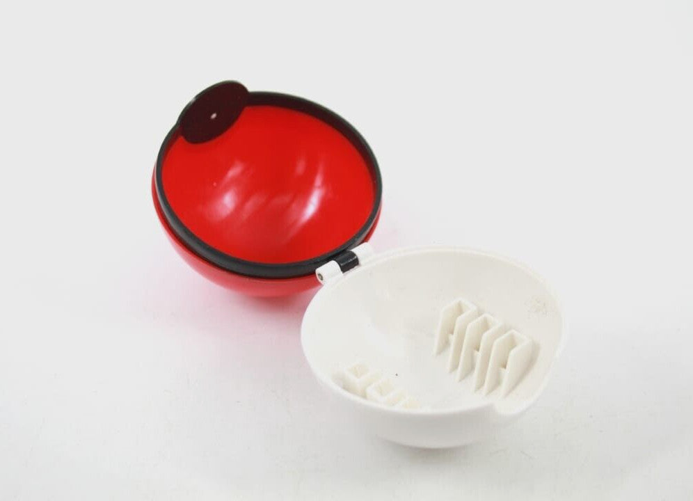 Pokemon X/Y Pokeball NINTENDO 3DS Cartridge Case