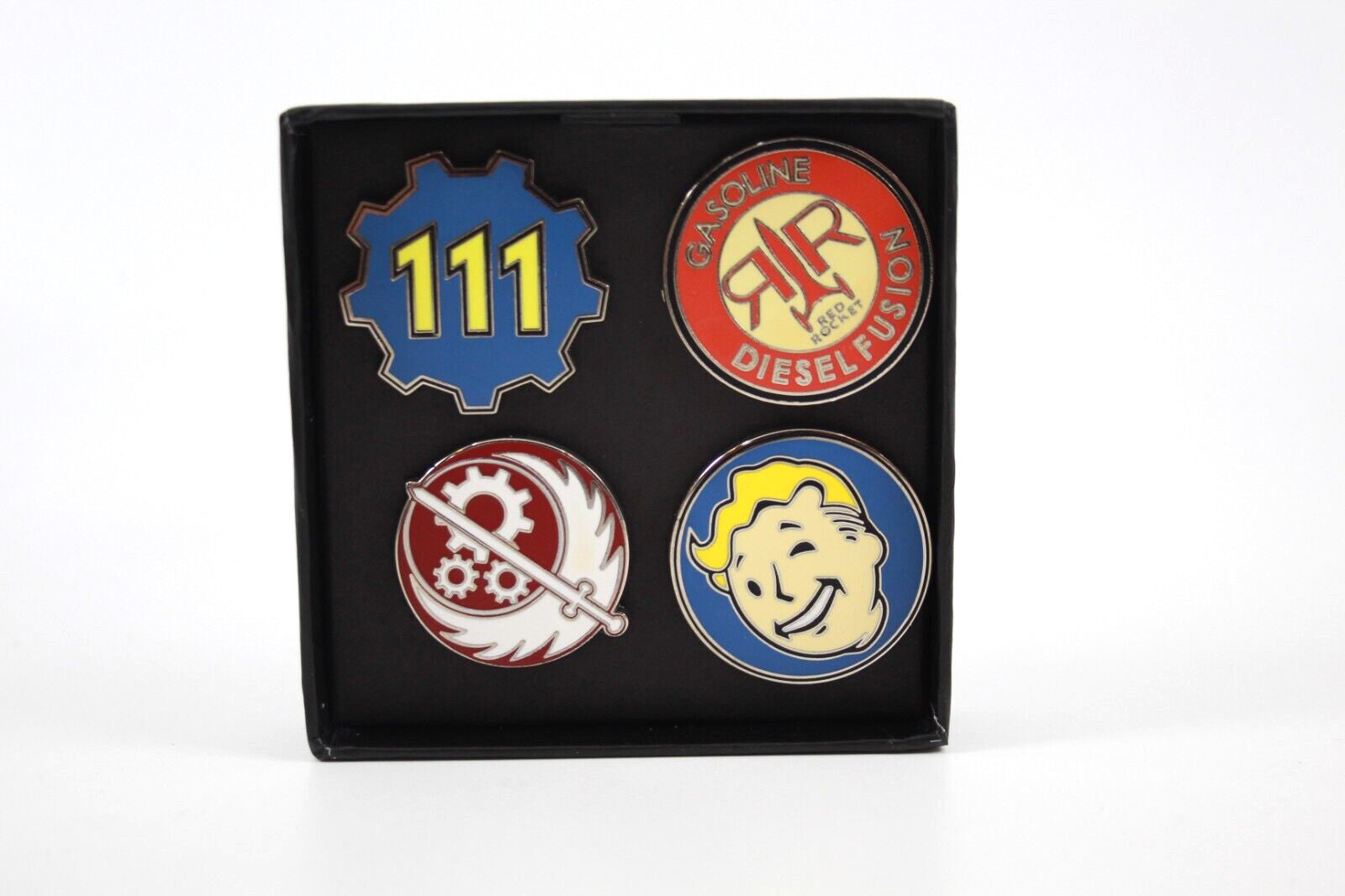 Fallout 4 Limited Edition Loot Crate Hoodie XL/Dog Meat Plush/Pins/Costers/Flag